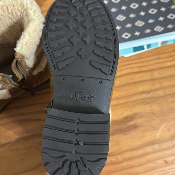 UGG leather and Sherpa heeled boots - Picture 4 of 7